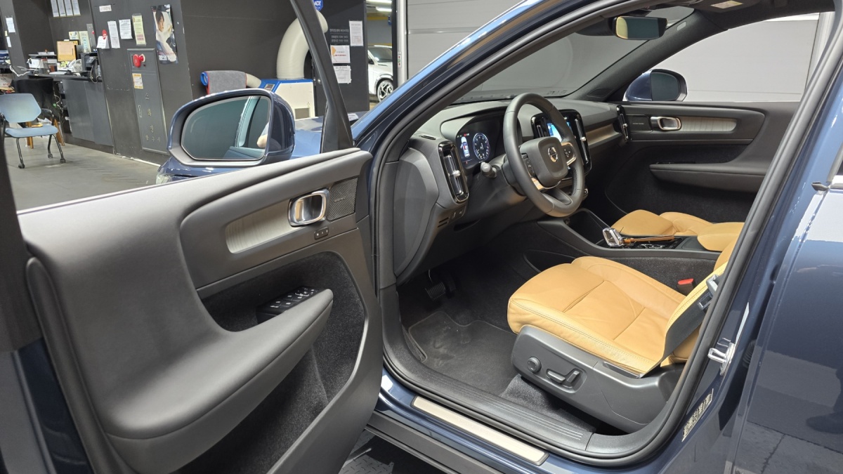 Volvo XC40, 2021 — фото 9 из 12