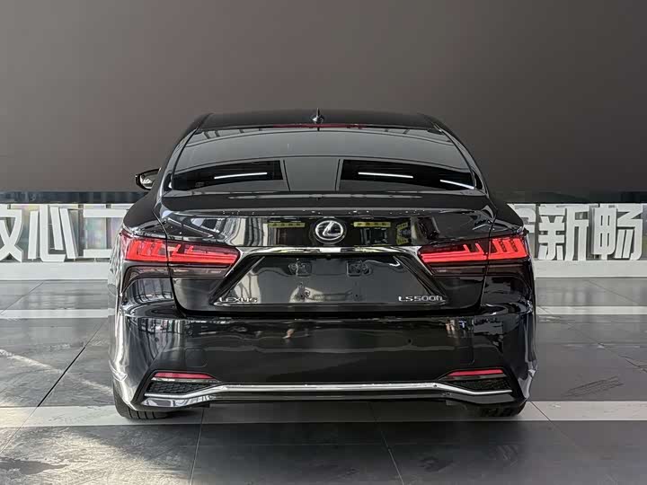 Lexus LS, 2022 — фото 6 из 9