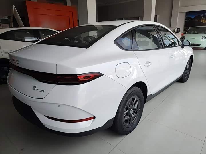BYD Qin Plus, 2026 — фото 7 из 9