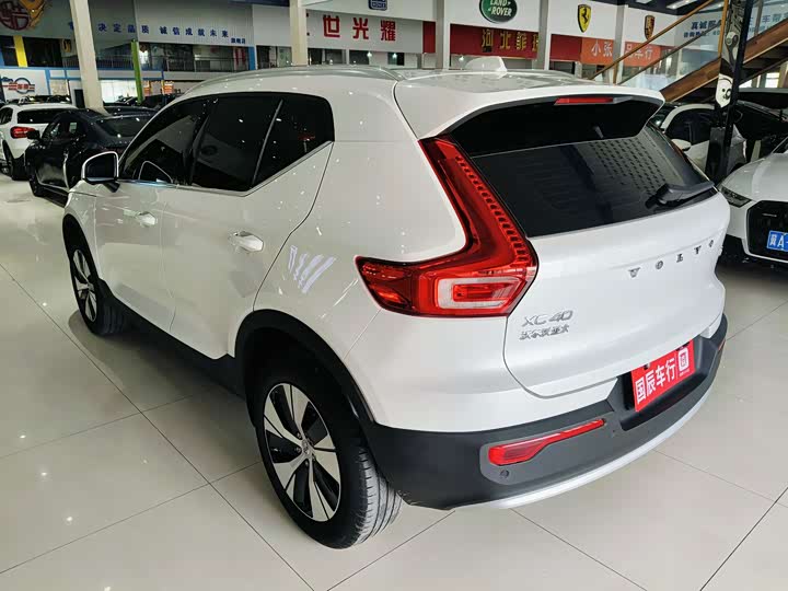 Volvo XC40, 2023 — фото 5 из 9