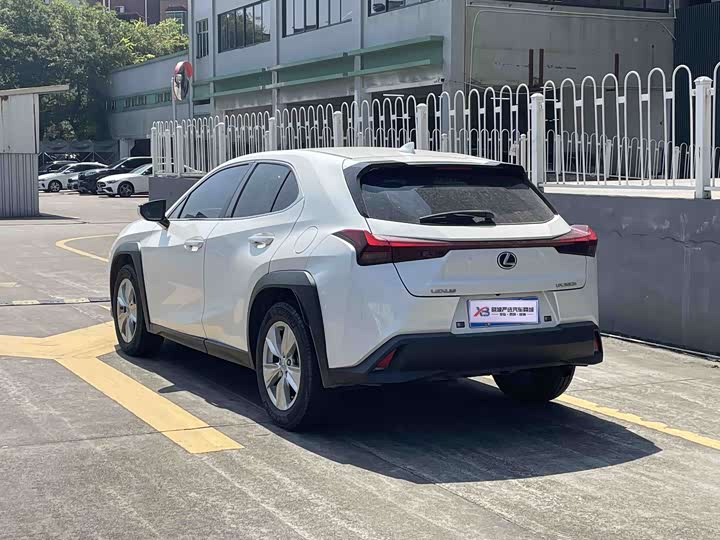Lexus UX, 2023 — фото 5 из 9