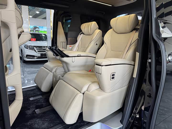Toyota Vellfire, 2023 — фото 6 из 9
