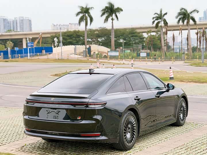 Toyota Crown Sedan, 2024 — фото 4 из 9