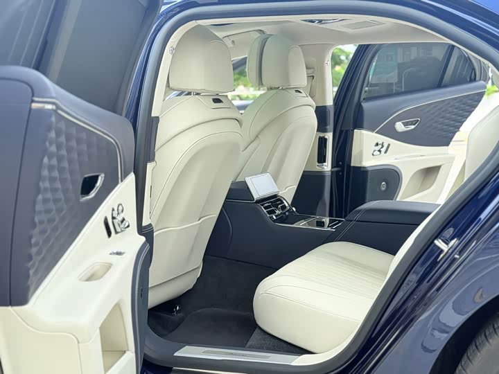 Bentley Flying Spur, 2024 — фото 6 из 9
