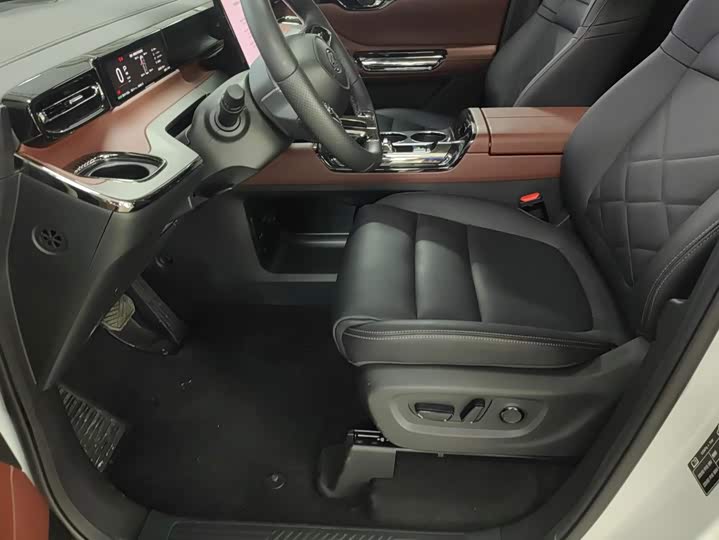 GAC Trumpchi E8, 2026 — фото 9 из 9