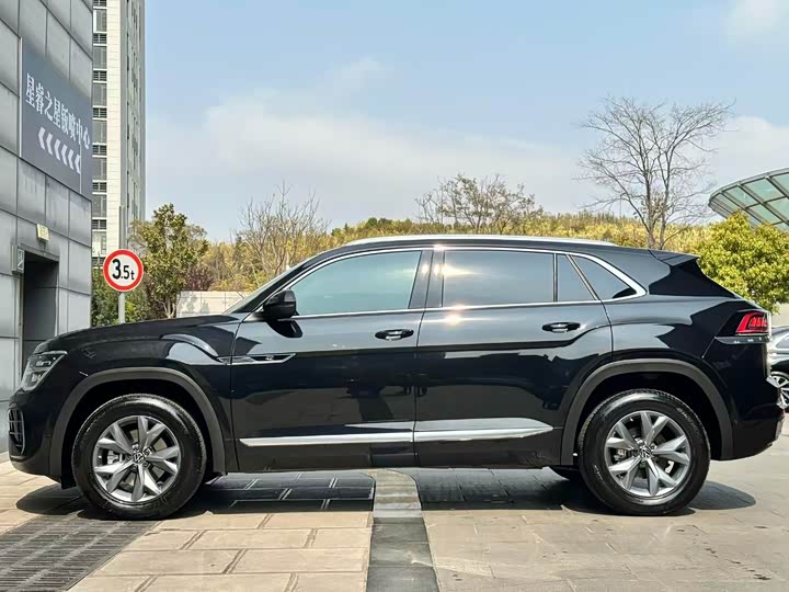 Volkswagen Teramont X, 2023 — фото 8 из 9