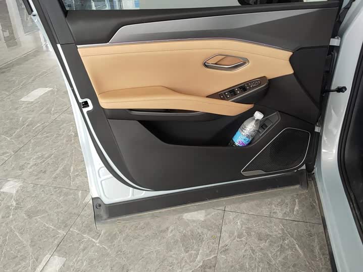 BYD Song L DM-i Hybrid, 2024 — фото 7 из 9