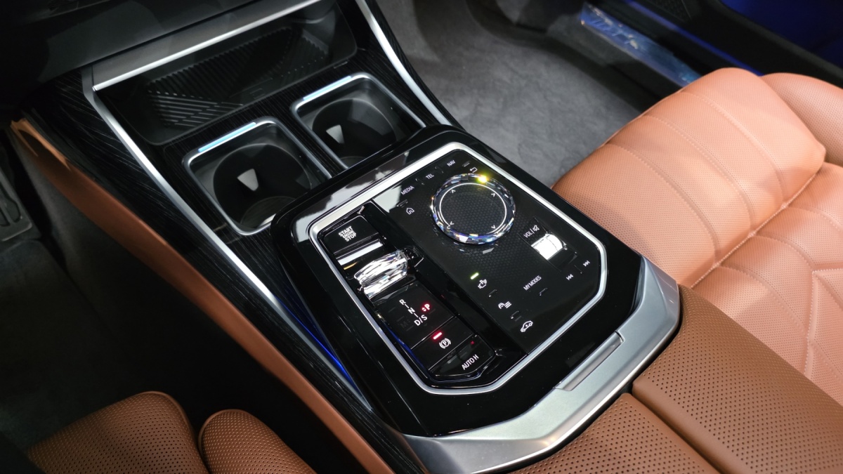 BMW 7 Series, 2025 — фото 8 из 12