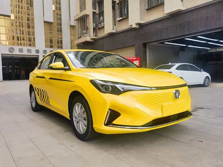 Changan Eado EV, 2026 — фото 3 из 9