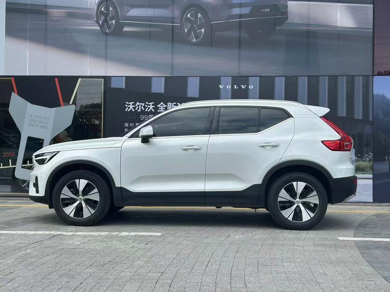 Volvo XC40, 2022 — фото 3 из 9