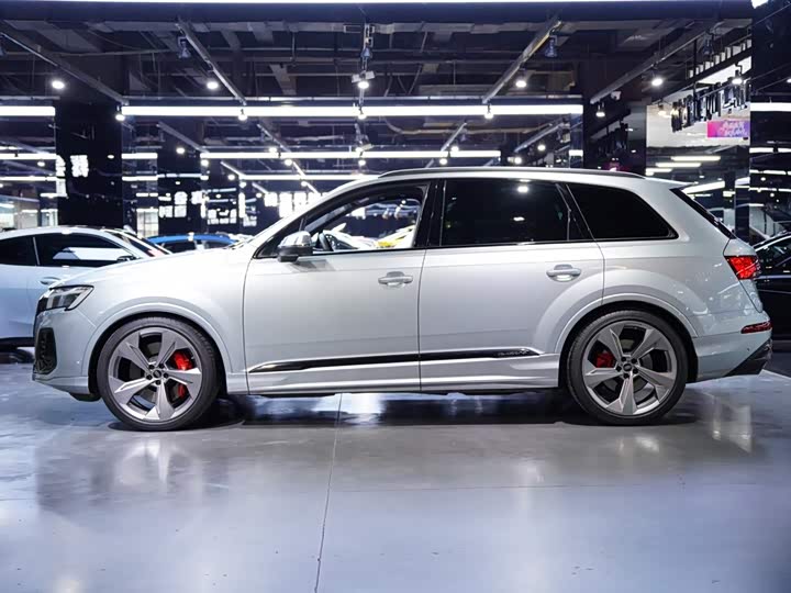 Audi SQ7, 2024 — фото 4 из 9