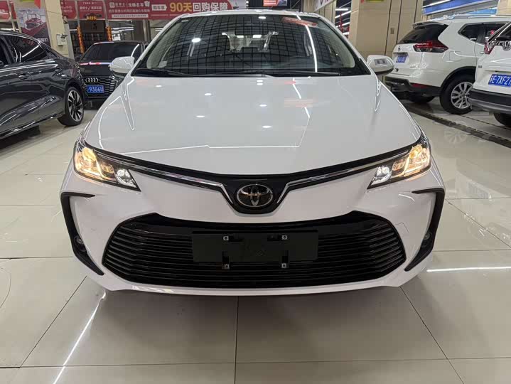 Toyota Corolla, 2021 — фото 2 из 9
