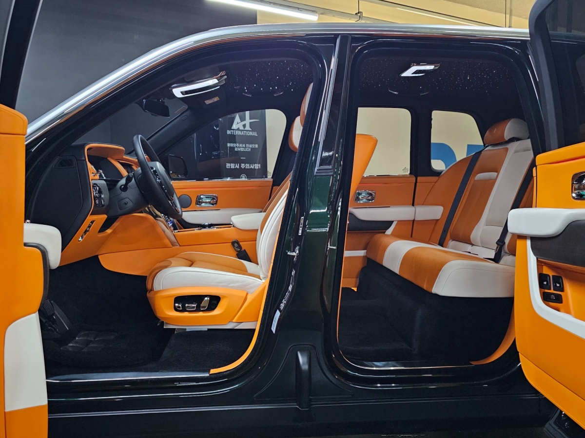 Rolls-Royce Cullinan, 2023 — фото 8 из 12