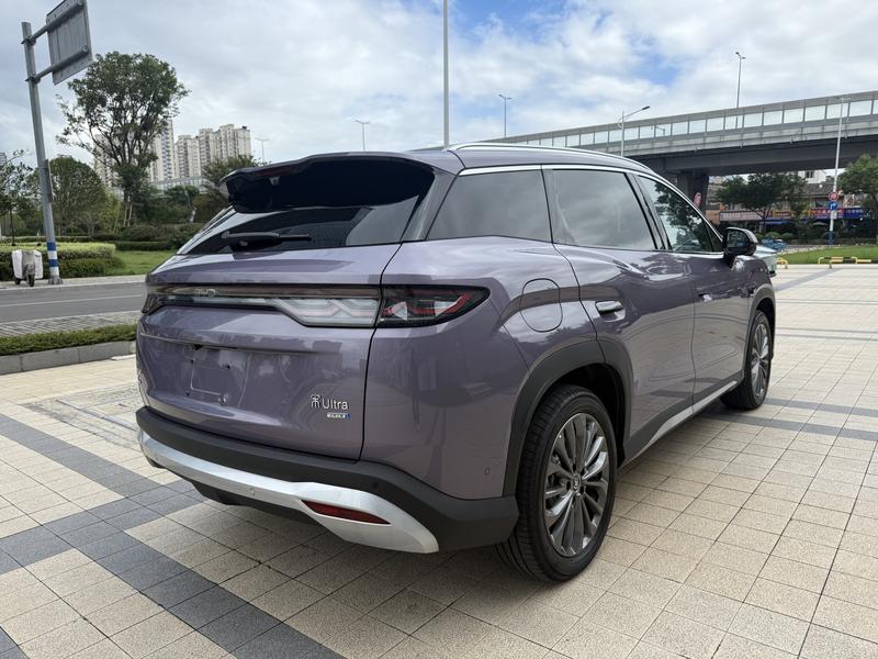 BYD Song Ultra EV, 2026 — фото 7 из 12