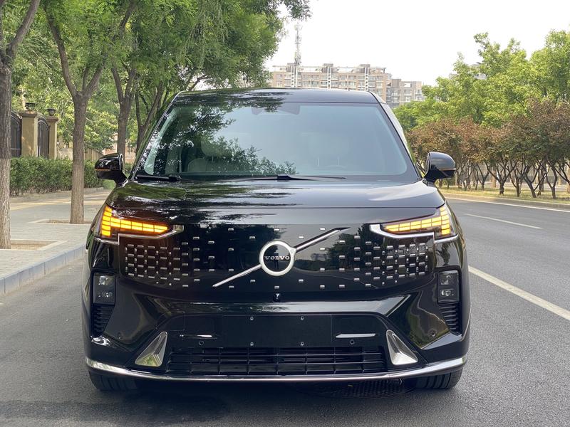 Volvo EM90, 2025 — фото 2 из 12