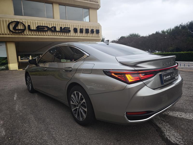 Lexus ES, 2025 — фото 4 из 9