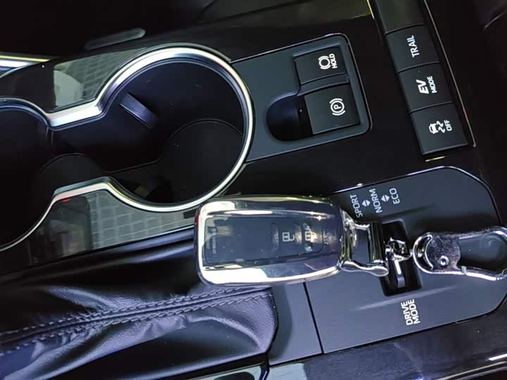 Toyota Crown Kluger, 2024 — фото 9 из 9