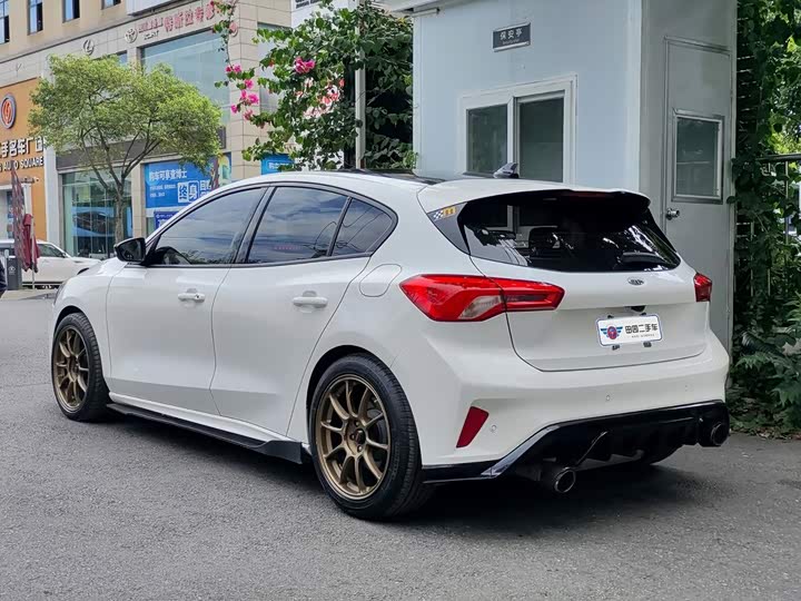 Ford Focus, 2022 — фото 4 из 9
