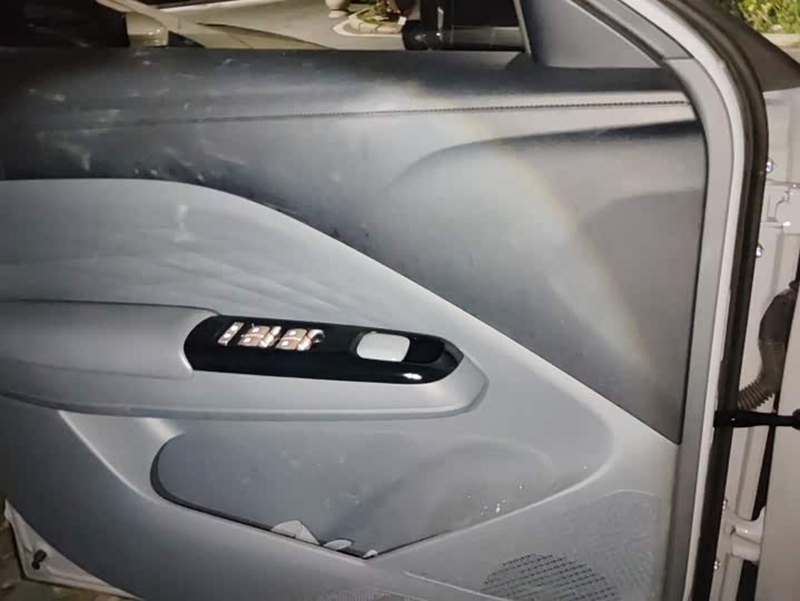 BAIC Arcfox T1, 2025 — фото 7 из 9
