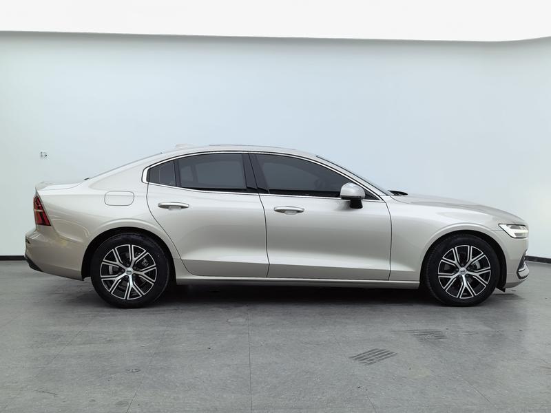 Volvo S60, 2022 — фото 8 из 12