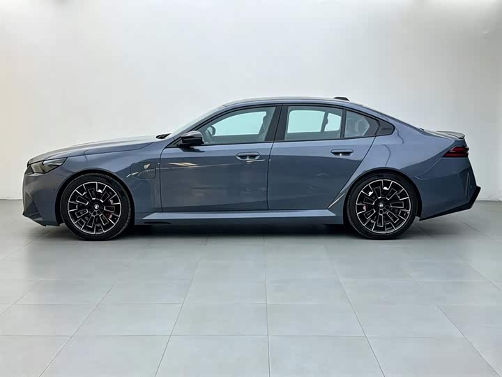 BMW M5 Hybrid, 2025 — фото 5 из 9