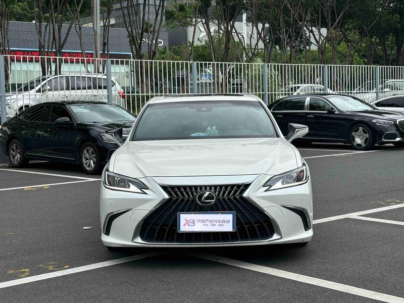 Lexus ES, 2023 — фото 2 из 12