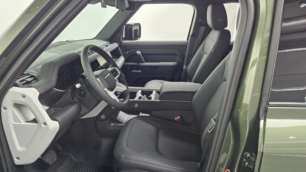 Land Rover Defender, 2025 — фото 3 из 12