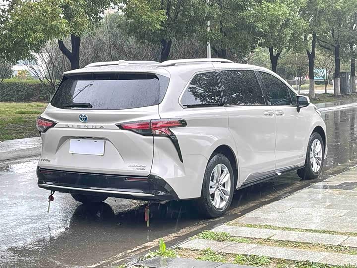 Toyota Sienna, 2022 — фото 3 из 9
