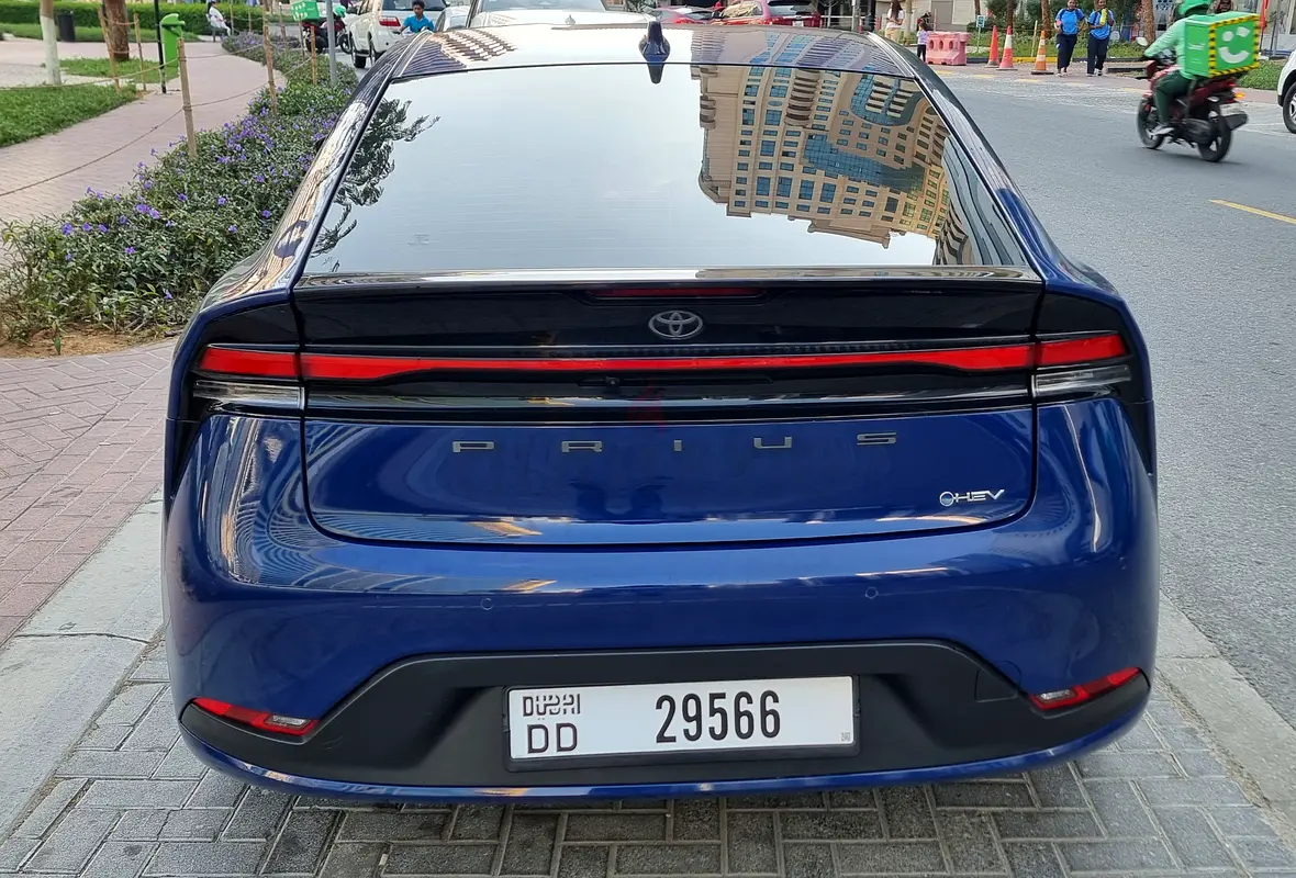 Toyota Prius, 2023 — фото 5 из 8