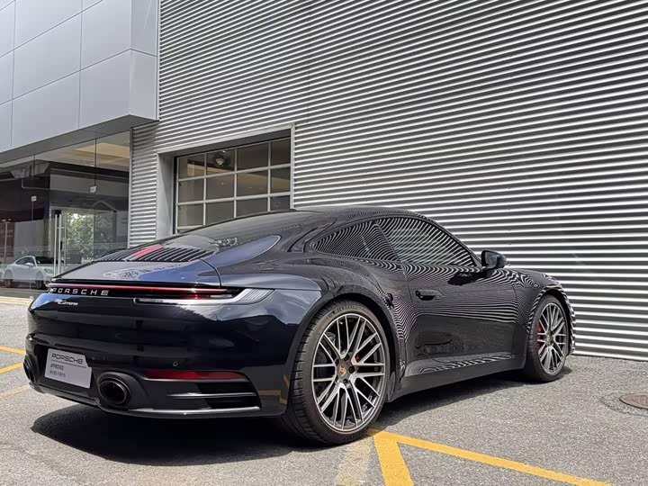 Porsche 911, 2023 — фото 6 из 9