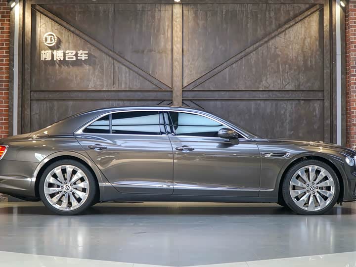 Bentley Flying Spur, 2023 — фото 3 из 9
