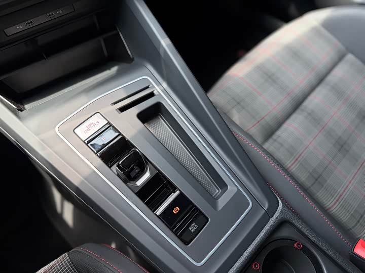 Volkswagen Golf GTI, 2025 — фото 8 из 9