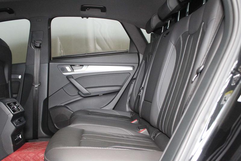 Audi Q5L Sportback, 2024 — фото 10 из 12