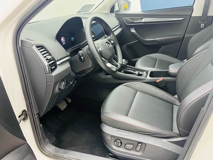 Skoda Karoq, 2023 — фото 8 из 9