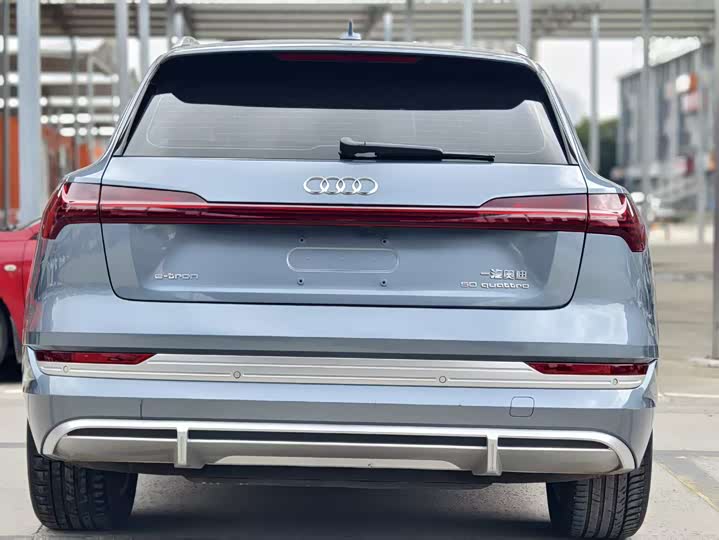 Audi e-tron, 2025 — фото 8 из 9