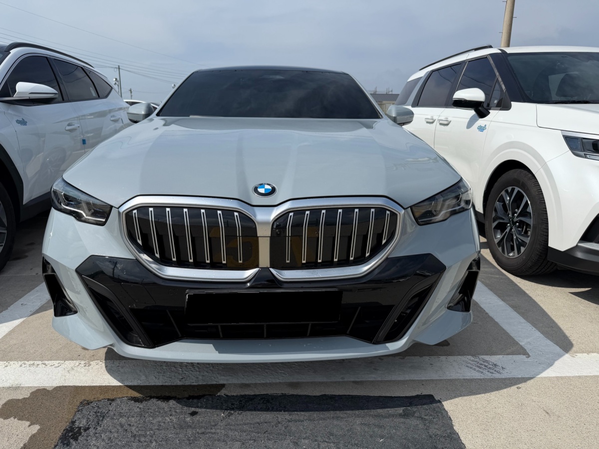 BMW 5 Series, 2025 — фото 3 из 12