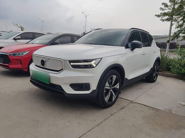 Volvo XC40 EV, 2022 — фото 2 из 9