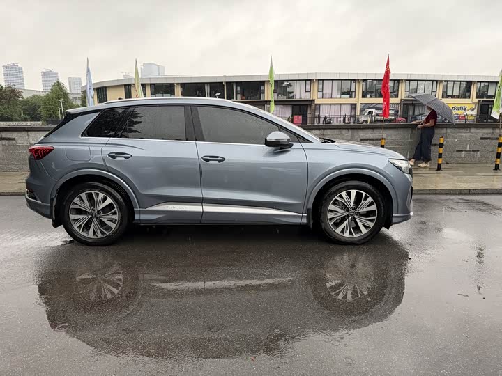 Audi Q4 e-tron, 2022 — фото 9 из 9