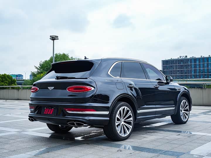 Bentley Bentayga, 2022 — фото 6 из 9