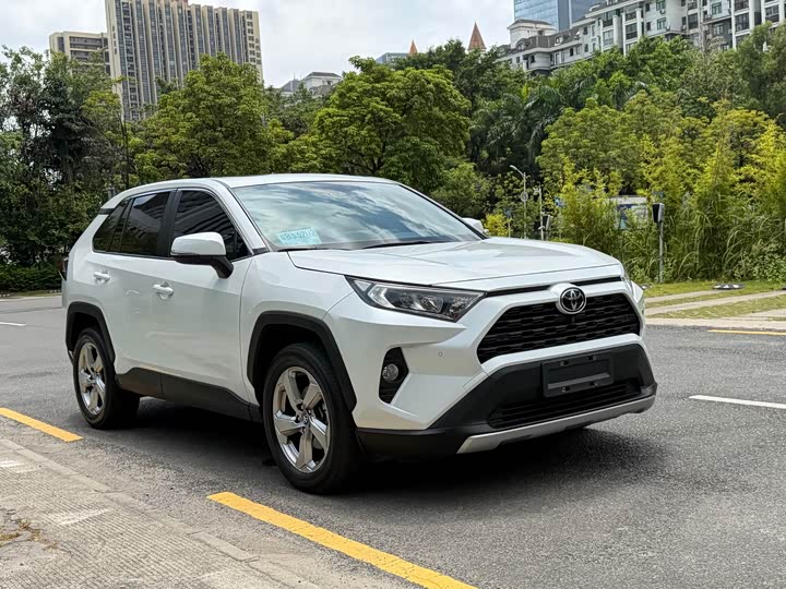 Toyota RAV4, 2022 — купить в Москве под ключ