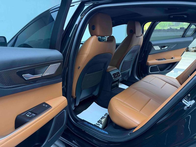 Jaguar XE L, 2024 — фото 10 из 11
