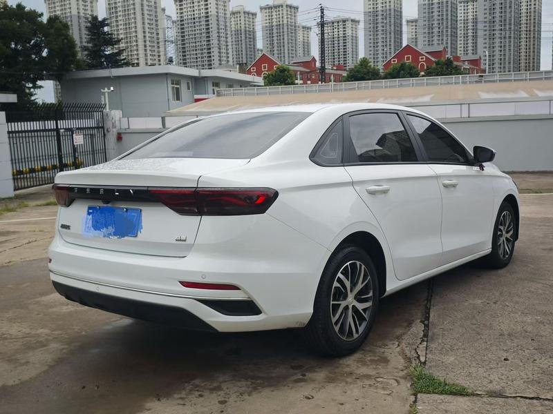 Geely Emgrand, 2023 — фото 6 из 11
