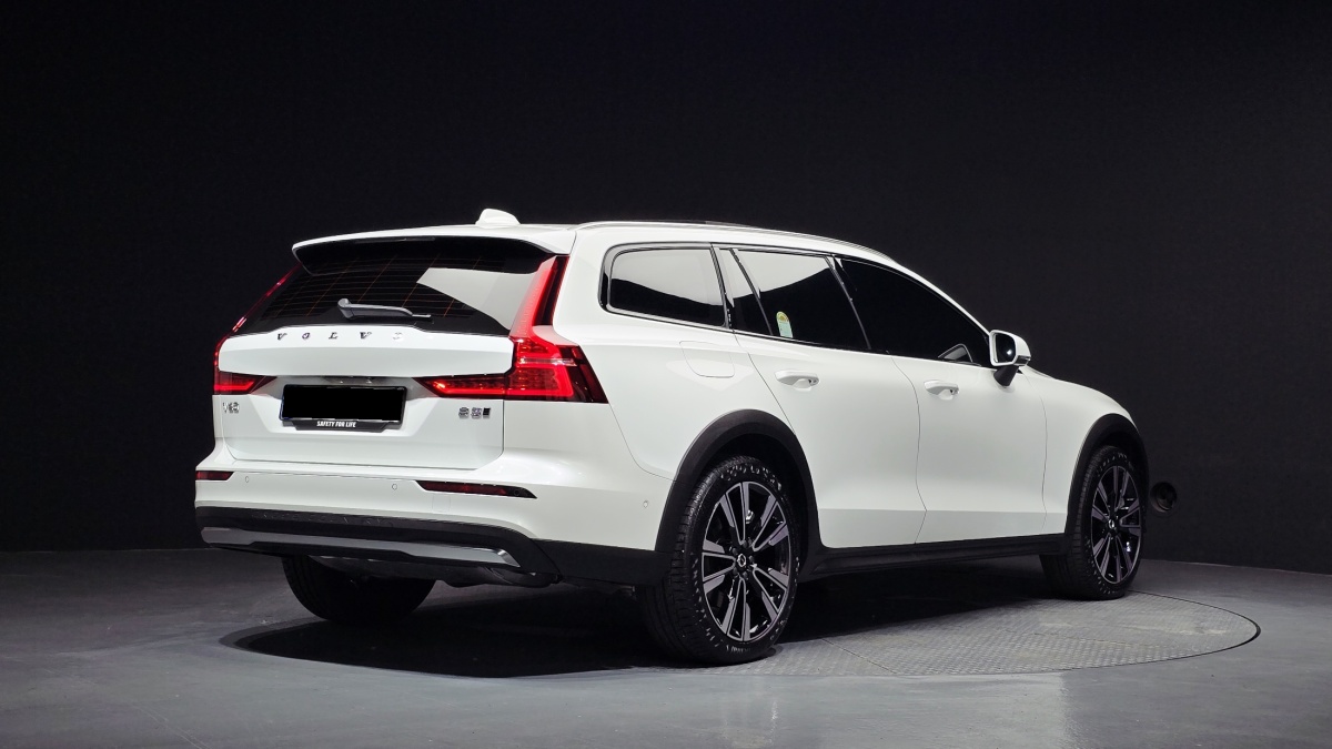 Volvo V60, 2025 — фото 2 из 12