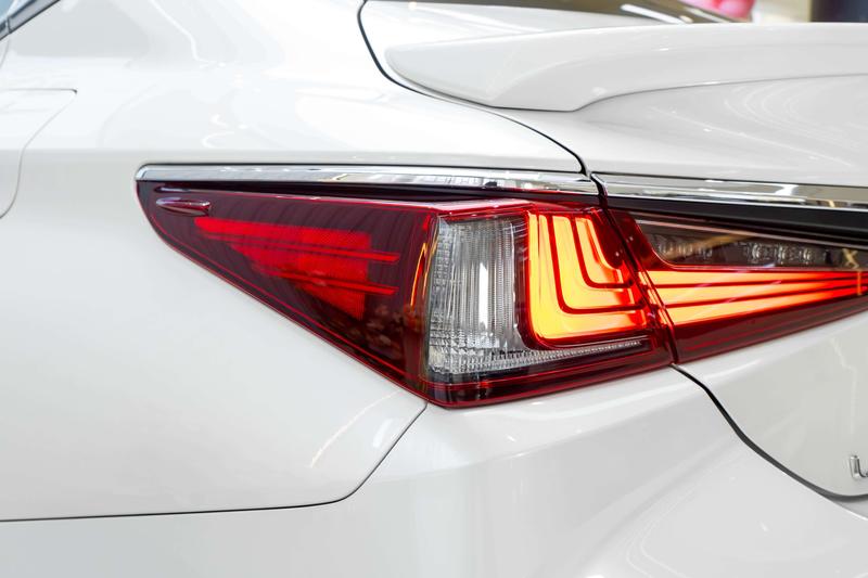 Lexus ES, 2024 — фото 9 из 12