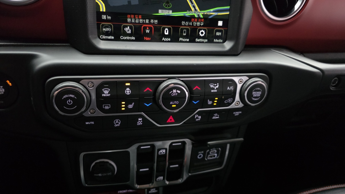 Jeep Wrangler, 2023 — фото 12 из 12