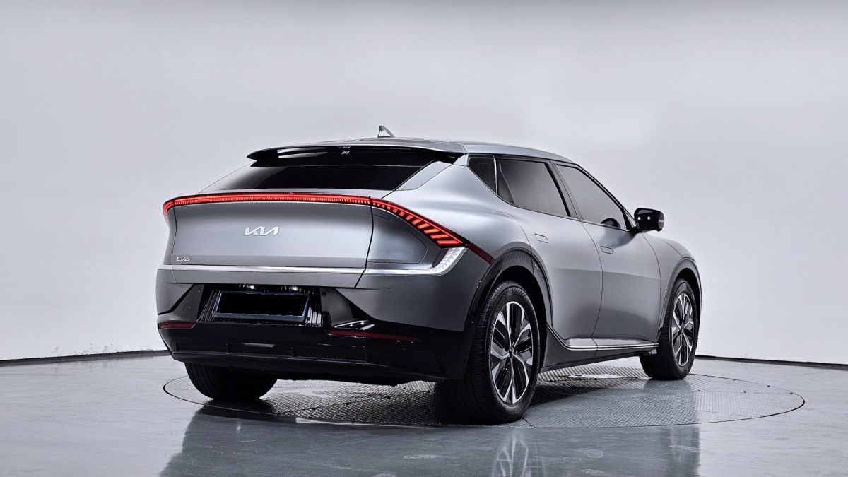Kia EV6, 2023 — фото 2 из 12