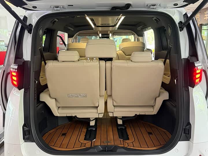 Toyota Alphard, 2023 — фото 7 из 9
