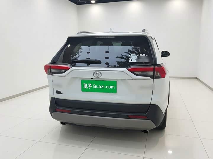 Toyota RAV4, 2023 — фото 3 из 9