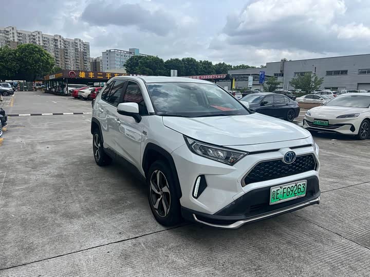 Toyota RAV4 Hybrid, 2022 — фото 3 из 9