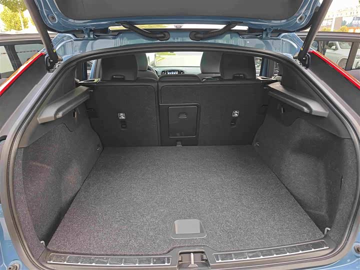 Volvo C40, 2023 — фото 8 из 9